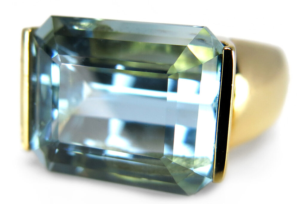 Ring mit Aquamarin ca. 15 ct. 750 Gelbgold DeGEB Gutachten [BRORS 12307]