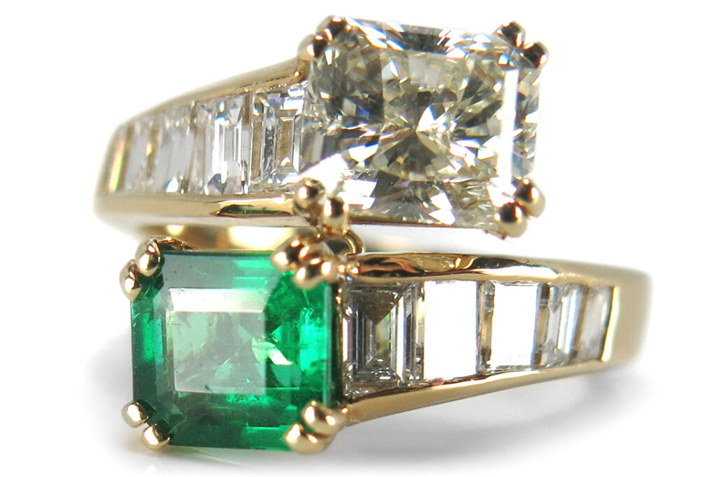 Ring Smaragd 0,90ct + Diamanten ct. 2,5ct Gelbgold DeGEB Gutachten [BRORS 14542]