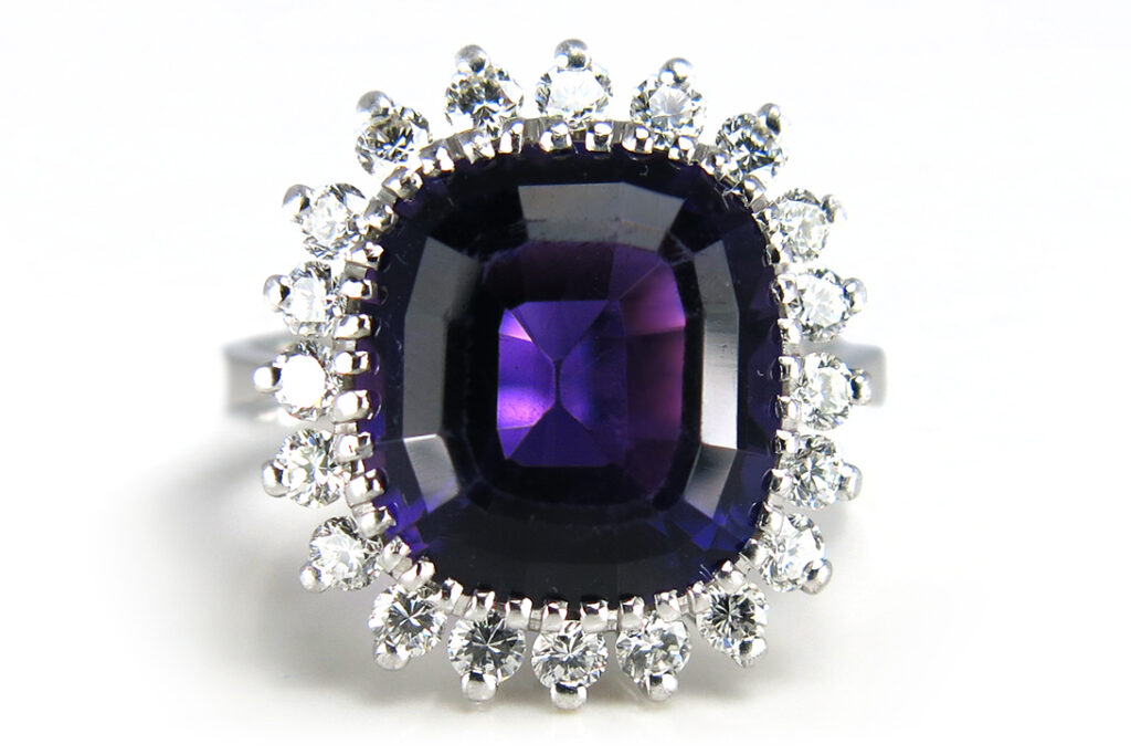 Ring Amethyst 4ct. + 20 Brillanten if-vvs Weißgold DeGEB Gutachten [BRORS 15358]