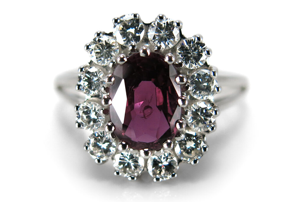 Ring Rubin 1,3ct. + Brillanten 0,72 ct. Weißgold DeGEB Gutachten [BRORS 15876]
