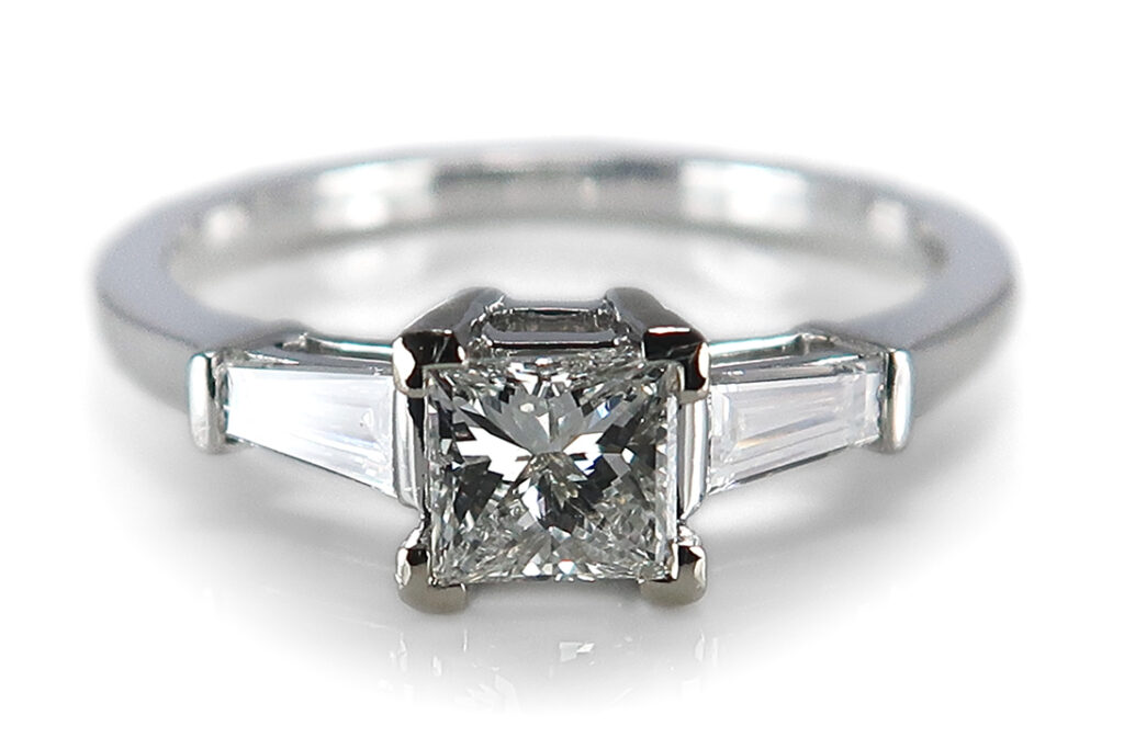 Ring Diamant 0,50ct F/si1 + Diamanten insg 0,24ct IGI Gutachten [BRORS 16834]
