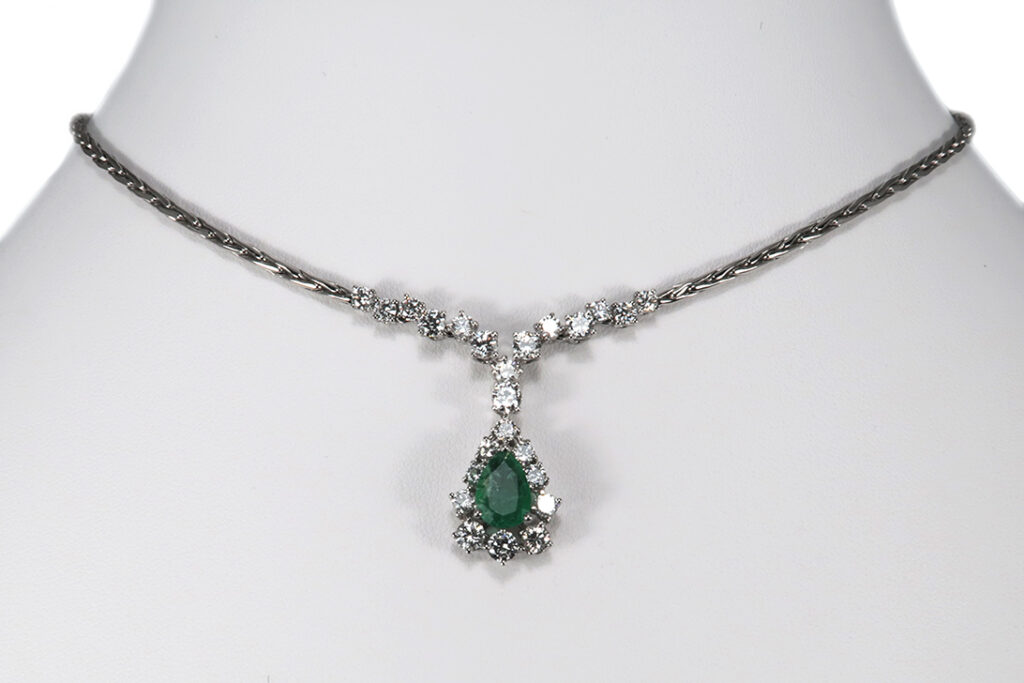 Collier Smaragd 0,90ct + Brillanten insg 2,4ct IGI Gutachten [BRORS 18382]