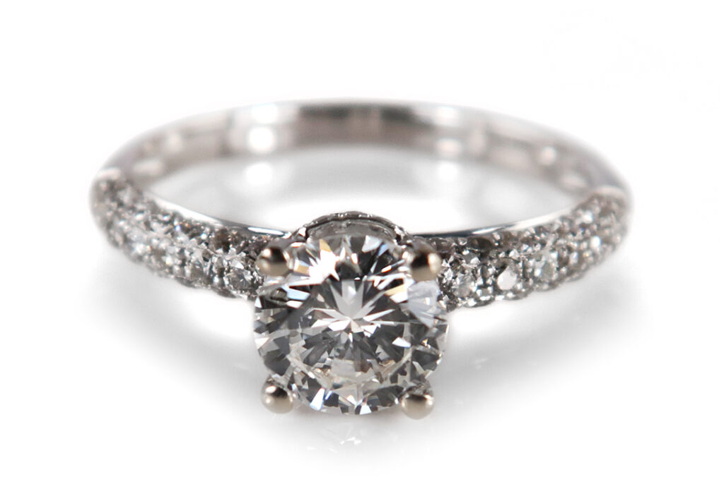 Ring Brillant 0,75 ct + 60 Brillanten insg. 0,44 ct DPL Gutachten [BRORS 18927]