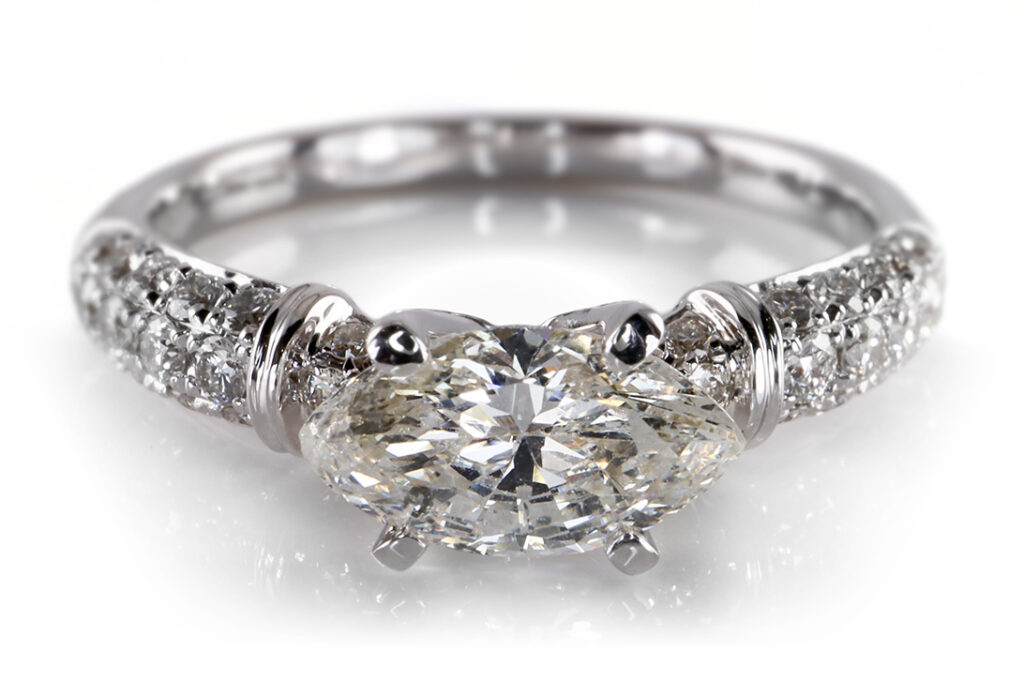 Ring Marquise 0,71 ct J/Si 2 Brillanten insg 0,39 ct IGI Gutachten [BRORS 19125]