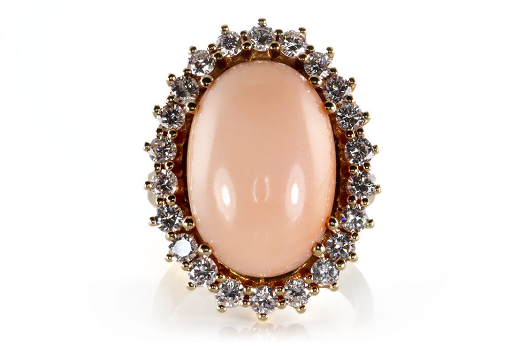 Ring Engelshaut Koralle 22 Brillanten 1,1 ct 585 Gelbgold IGI Gr57 [BRORS 20030]