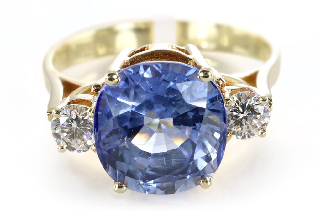 Ring Saphir 4,5 ct + 2 Brillanten 0,24 ct 585 Gelbgold IGI Gr 53 [BRORS 20036]