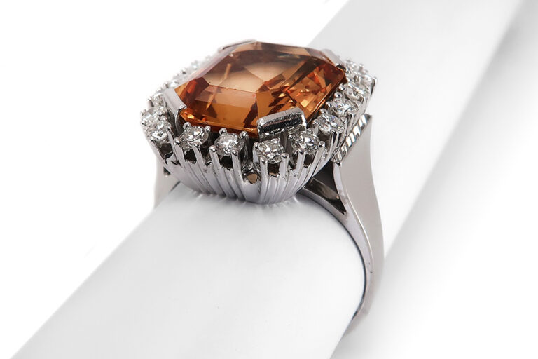 Ring Topaz 10ct + Brillanten insg 0,80ct Weißgold IGI Gutachten [BRORS 17460]