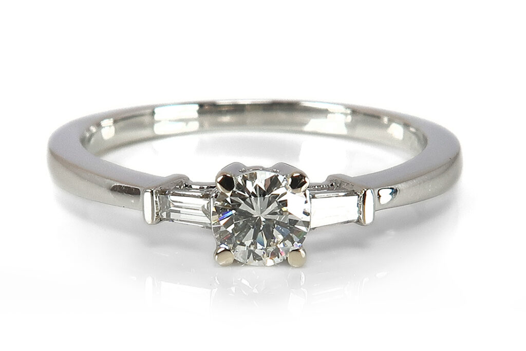 Ring Brillant 0,25 ct G/VS Diamanten insg 0,12 ct IGI Gutachten [BRORS 17490]