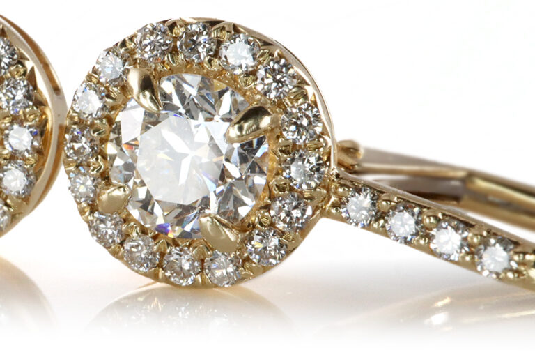 Ohrringe 2 Brillanten 0,78 ct +40 Brillanten 0,26 ct 750 Gold IGI [BRORS 20117]