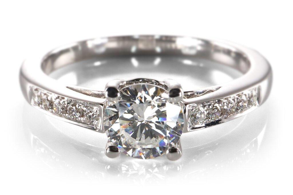Ring 1 Diamant 0,63 ct. + 16 Diamanten 0,12 ct. DPL 750 Gold Gr.54 [BRORS 20139]