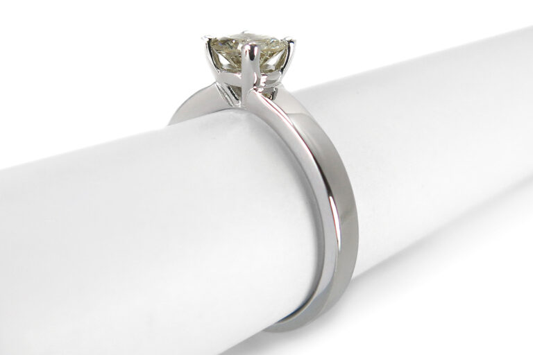 Solitär Ring mit Brillant 0,74 ct 750 Weißgold HRD Gutachten [BRORS 13413]