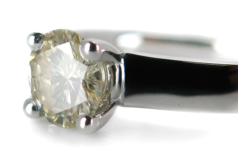 Solitär Ring mit Brillant 0,74 ct 750 Weißgold HRD Gutachten [BRORS 13413]