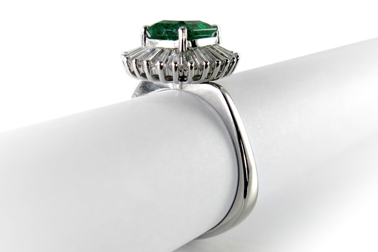 Hofjuwelier Ring Smaragd 2,0 ct 24 Diamanten ca1,0 ct E-G/ VVS 750 [BRORS 19358]