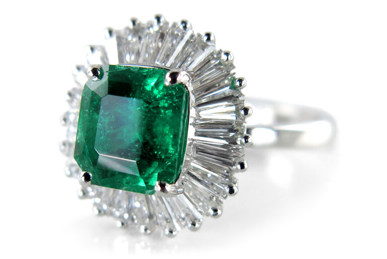 Hofjuwelier Ring Smaragd 2,0 ct 24 Diamanten ca1,0 ct E-G/ VVS 750 [BRORS 19358]