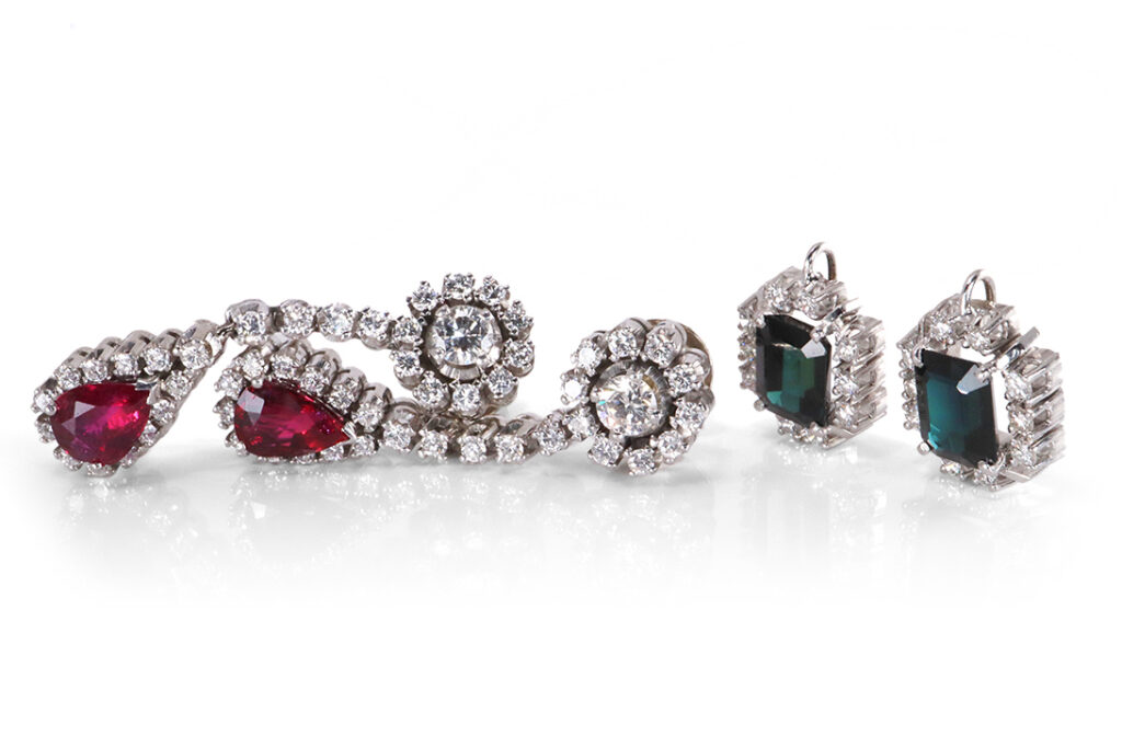Ohrstecker Rubin 3,0 ct + Saphir 4,6 ct + 76 Brillanten 2,5 ct 585 [BRORS 19547]
