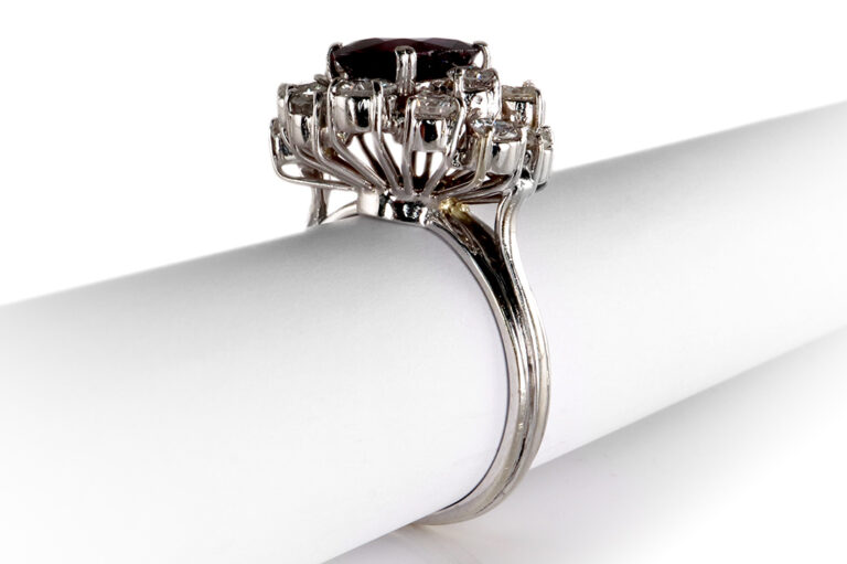 Ring 1 Saphir *Purple* 2,2 ct + 14 Brillanten 1,2ct 750 Gold IGI [BRORS 20202]