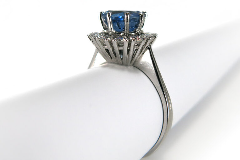 Damen Ring Saphir 3,4 Karat + 12 Brillanten 0,9 ct 585 Weißgold [BRORS 11715]