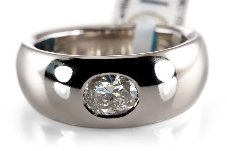 Ring 1 Ovaler Brillant 0,55 ct E - F /VS 2 750 Gold IGI Gr.58 [BRORS 20248]