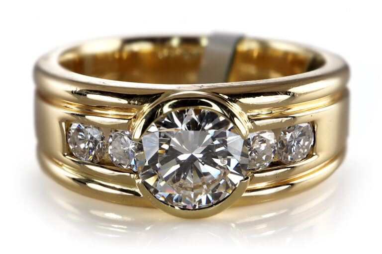 Ring Brillant 1,15 ct E-F/VS + 4 Brillanten 0,45 ct E-F / VS IGI [BRORS 20250]