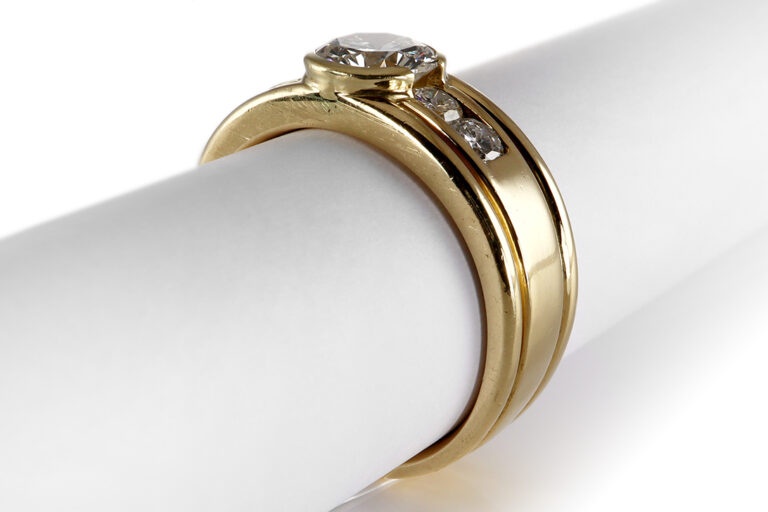 Ring Brillant 1,15 ct E-F/VS + 4 Brillanten 0,45 ct E-F / VS IGI [BRORS 20250]