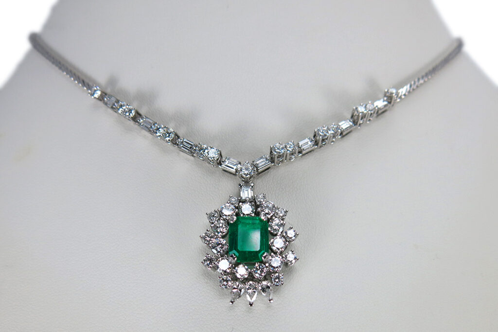 Collier Smaragd Kolumbien 3,1 ct 48 Diamanten 4,9 ct Weißgold IGI [BRORS 10831]