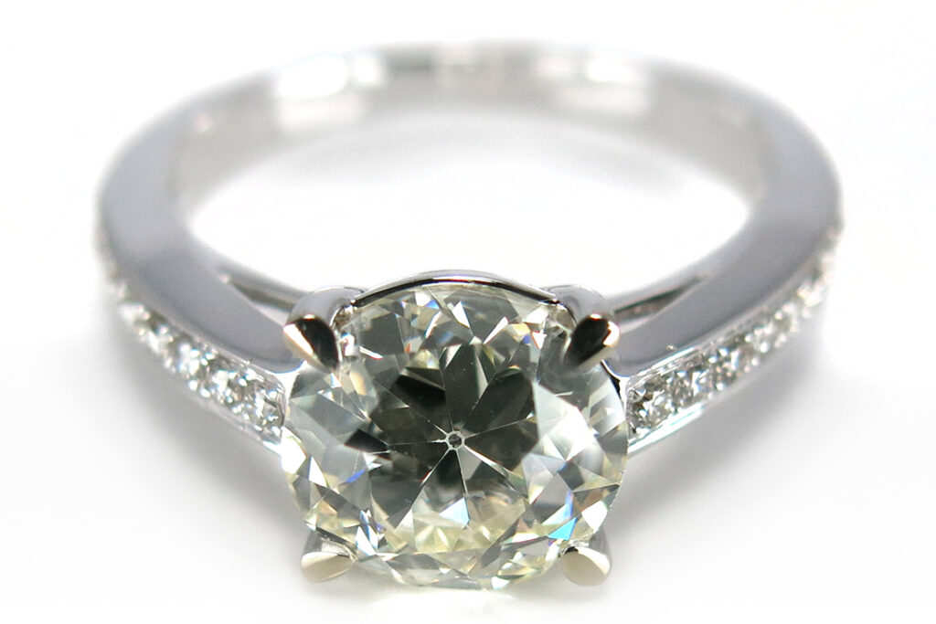 Brillantring ca. 2,1 ct K-L/Si2 + 16 Brillanten 750 Weißgold IGI [BRORS 11812]