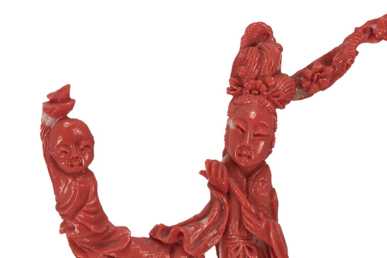 Asiatika Koralle Figur geschnitzt 16,5 cm Dame Frau Kind China [BRORS 16025]
