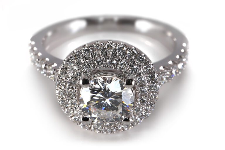 Ring 1 Brillant 0,65ct Hochfeines Weiß + 57 Brillanten + Gutachten [BRORS 18687]