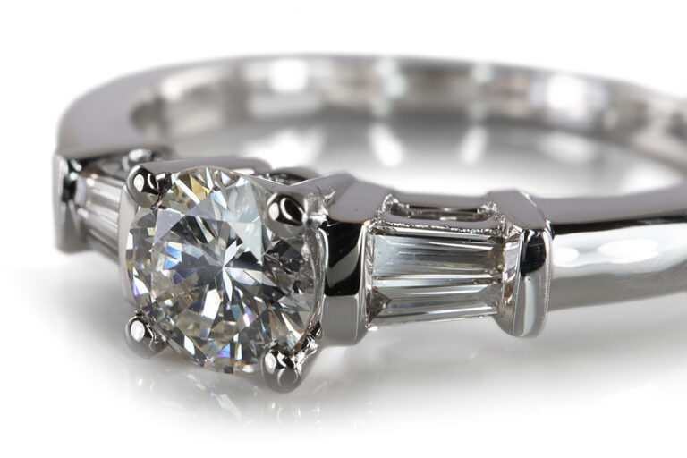 Ring Brillant 0,33 ct TW/VS1 + 4 Diamanten insg. ca. 0,12ct [BRORS 19085]