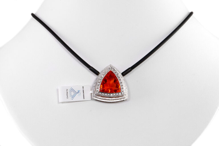Collier Feueropal ca. 9 ct dreieckig 750 Weißgold Kautschukband [BRORS 19114]