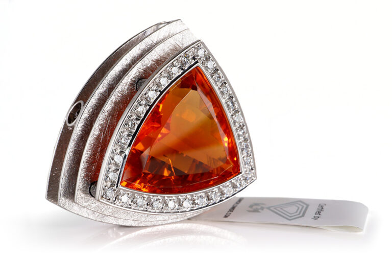 Collier Feueropal ca. 9 ct dreieckig 750 Weißgold Kautschukband [BRORS 19114]