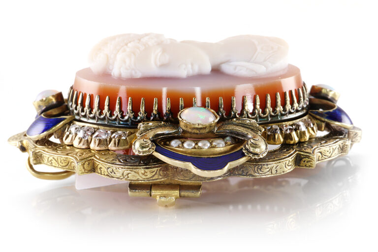 Antike Kamee Brosche ca. 1840 Chalzedon Opal Diamanten Perle DIANA [BRORS 19154]