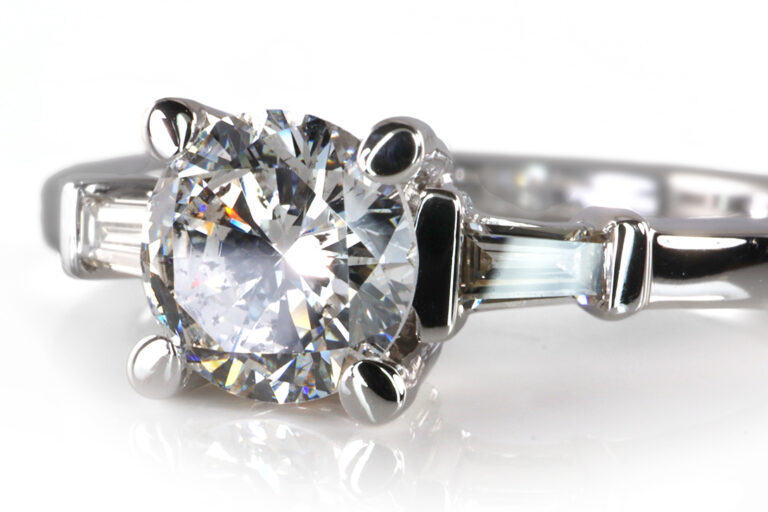Ring 1 Brillant 0,60 ct RIVER + 2 Diamanten 0,1 ct 750 Weißgold [BRORS 19233]