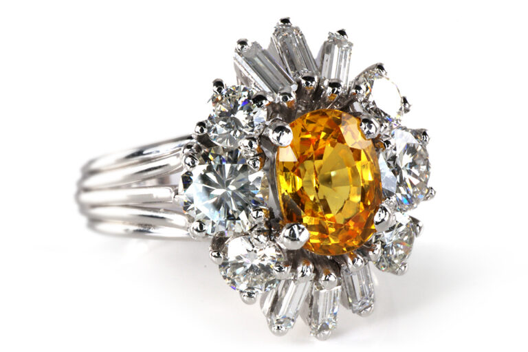 Ring gelber Saphir ca 1,2 ct + 12 Diamanten ca 1,4 ct 750 Weißgold [BRORS 19255]