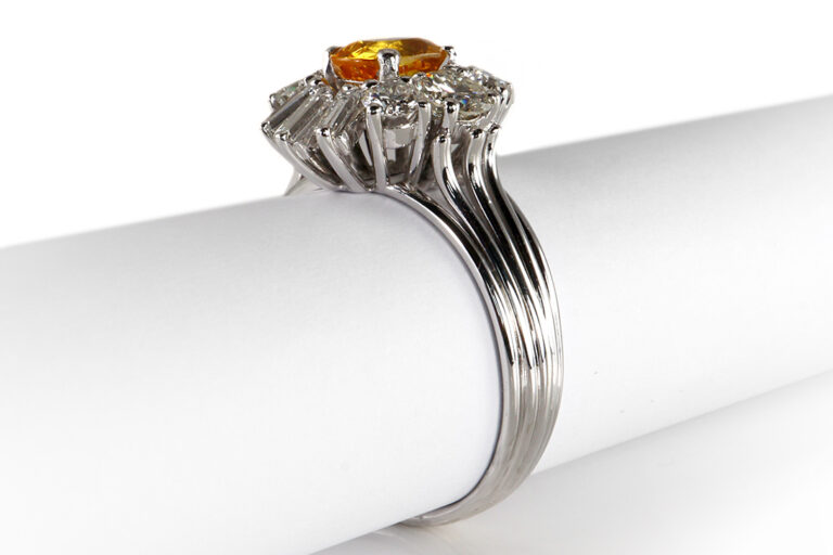 Ring gelber Saphir ca 1,2 ct + 12 Diamanten ca 1,4 ct 750 Weißgold [BRORS 19255]