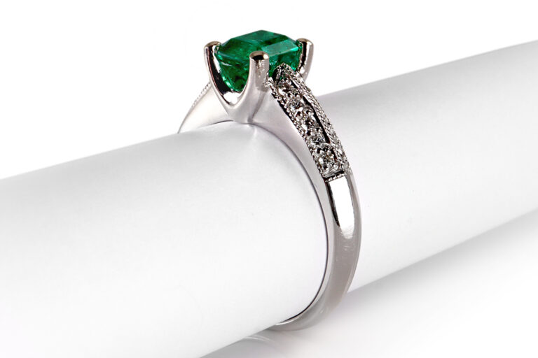 Ring Smaragd Kolumbien Deep Bluish Green 0,94 ct + 20 Brillanten [BRORS 19270]