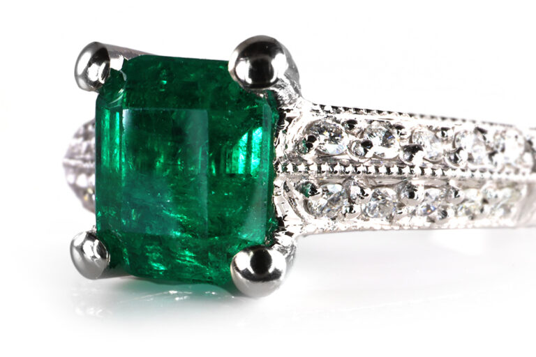 Ring Smaragd Kolumbien Deep Bluish Green 0,94 ct + 20 Brillanten [BRORS 19270]
