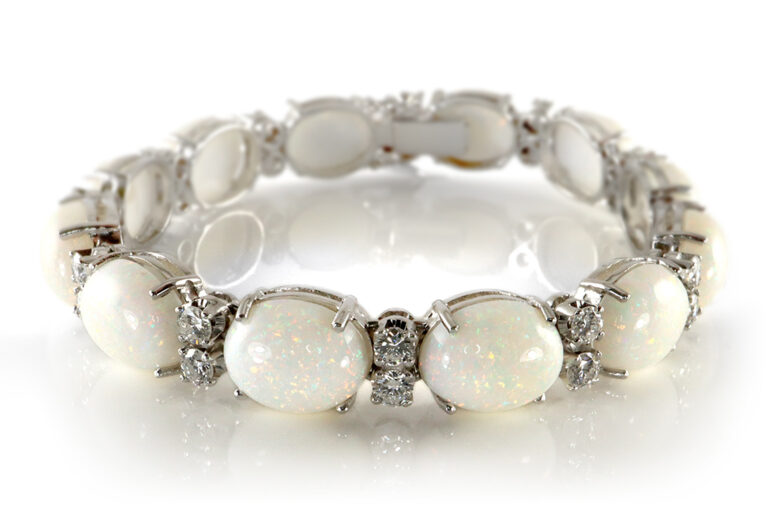 Armband hochwertige weiße Opale + 24 Brillanten 2 ct TW/VS-SI [BRORS 19305]