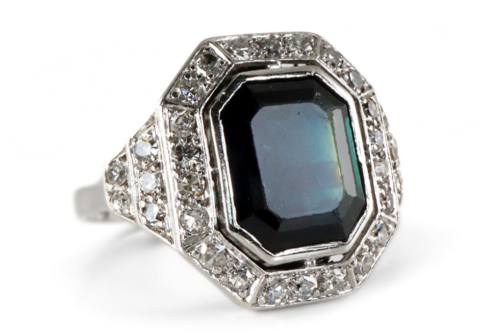 Ring ca. 1930 1 Saphir unbehandelt ca 6,7 ct + 32 Diamanten [BRORS 19452]