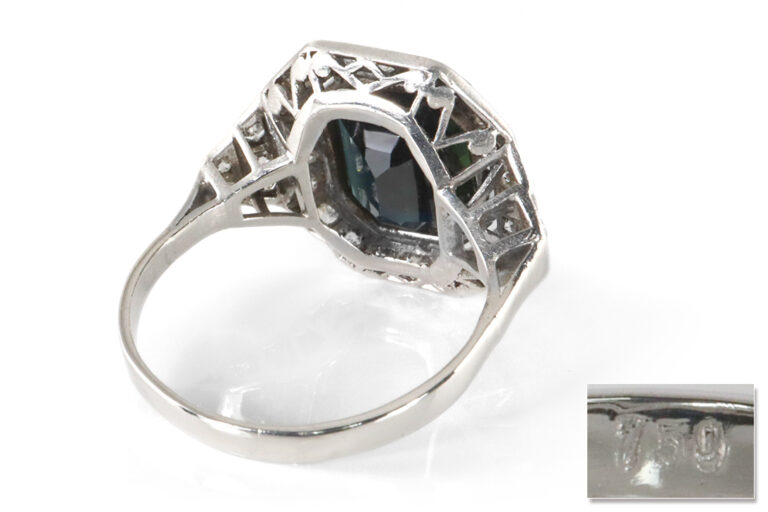 Ring ca. 1930 1 Saphir unbehandelt ca 6,7 ct + 32 Diamanten [BRORS 19452]