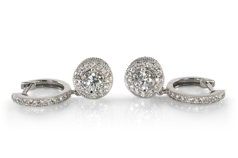 Ohrringe 2 Brillanten 0,56 ct +128 Brillanten 0,79 ct 750 Weißgold [BRORS 19457]