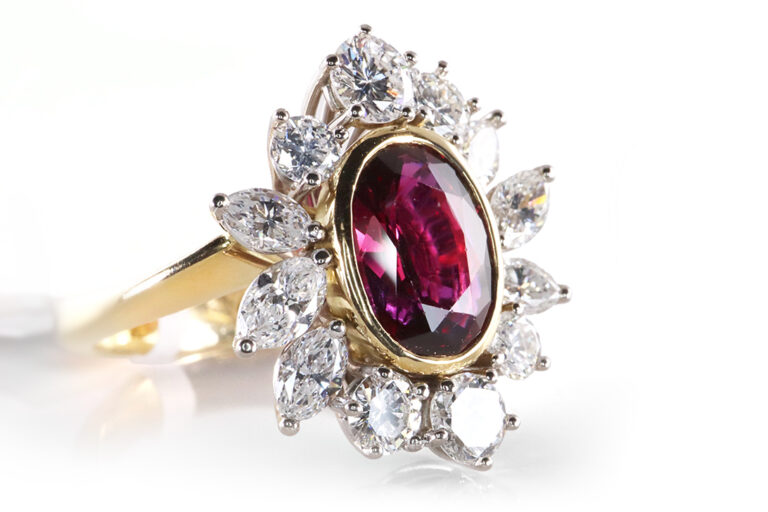 Ring 1 Rubin Deep Purple Red 1,75 ct + 12 Diamanten 1,65 ct 750 [BRORS 19553]