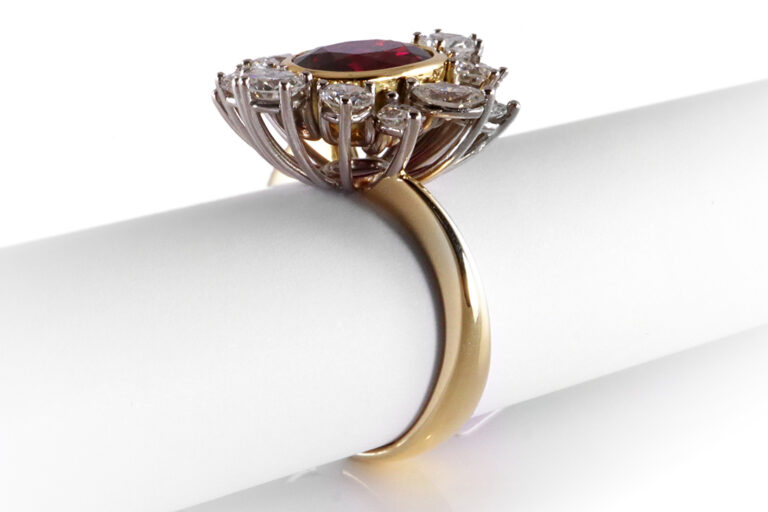Ring 1 Rubin Deep Purple Red 1,75 ct + 12 Diamanten 1,65 ct 750 [BRORS 19553]