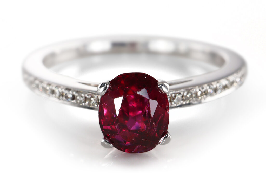Ring Rubin unbehandelt 1,24 ct + 20 Brillanten TW/VVS 750 Gold GIL [BRORS 20267]