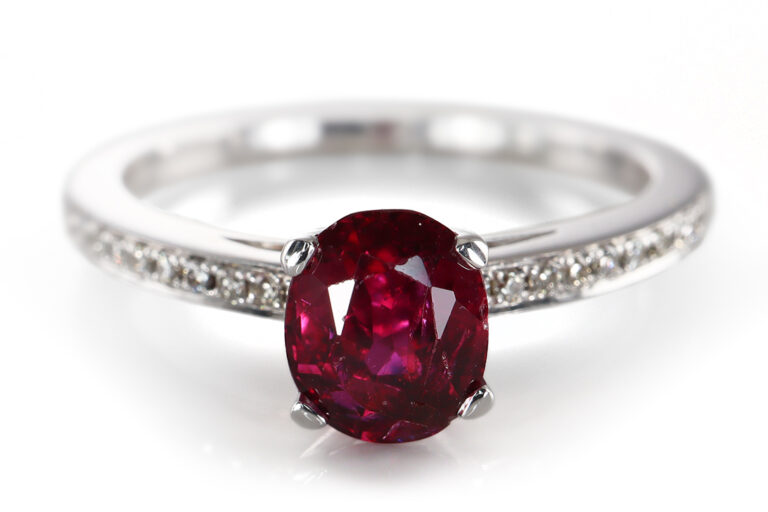 Ring Rubin unbehandelt 1,24 ct + 20 Brillanten TW/VVS 750 Gold GIL [BRORS 20267]