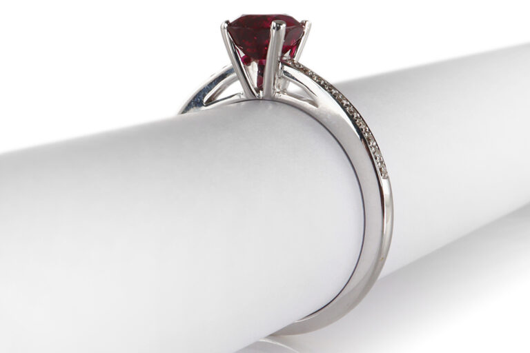 Ring Rubin unbehandelt 1,24 ct + 20 Brillanten TW/VVS 750 Gold GIL [BRORS 20267]