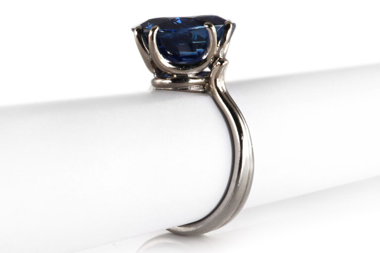 Ring Saphir ca 9,0 ct UNBEHANDELT 750 Weißgold DESEF Gr 52 [BRORS 20268]