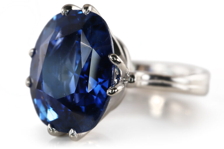 Ring Saphir ca 9,0 ct UNBEHANDELT 750 Weißgold DESEF Gr 52 [BRORS 20268]