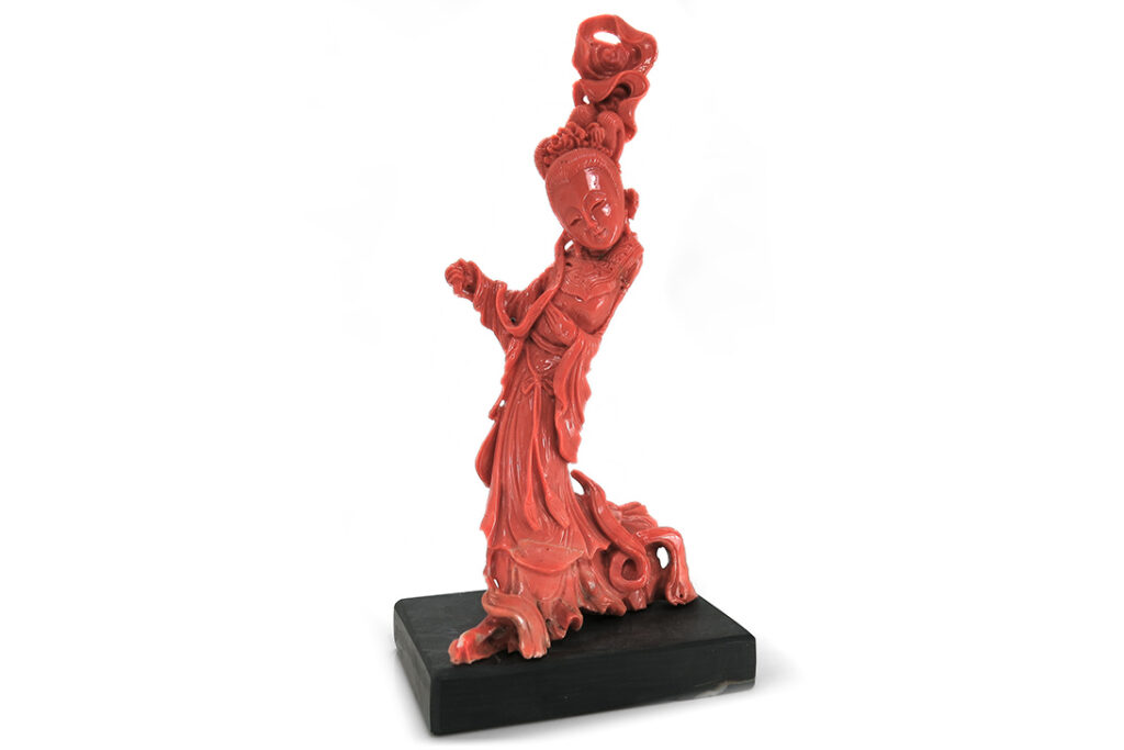 Asiatika Koralle Figur geschnitzt 16,7 cm Dame Frau China [BRORS 16003]