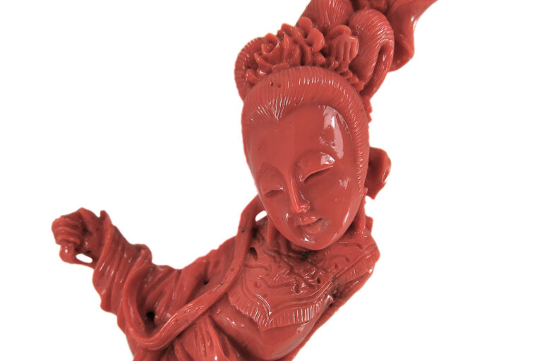 Asiatika Koralle Figur geschnitzt 16,7 cm Dame Frau China [BRORS 16003]